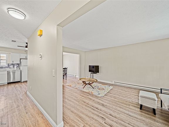 4th image of 8264 Deepwood Blvd Unit 8