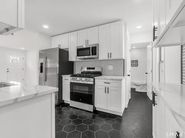 7 Moscariello Place, Norwalk, CT 06854