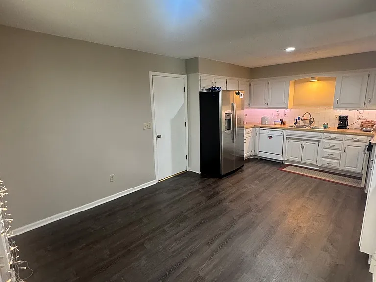 12000 Goodman St — Photo 1