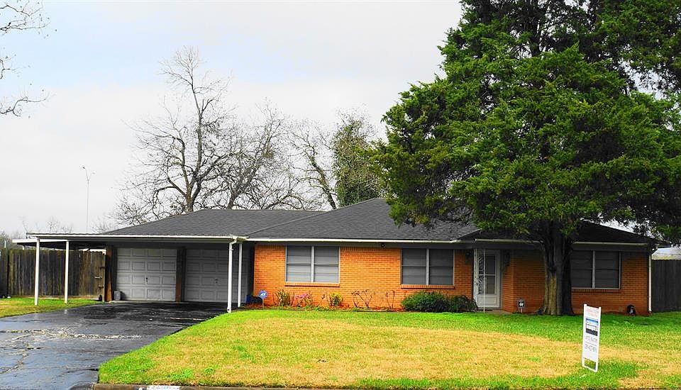 1st image of 218 Schilling St