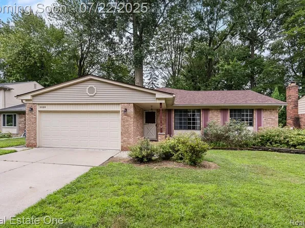2220 Michele Dr, Troy, MI 48085
