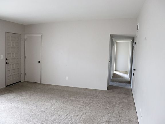 4th image of 5001 S Sioux Ave