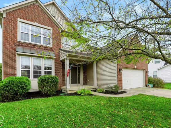 5413 Gainesway Dr, Greenwood, IN 46142