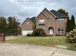 1004 Nye Cir, Hurricane, WV 25526