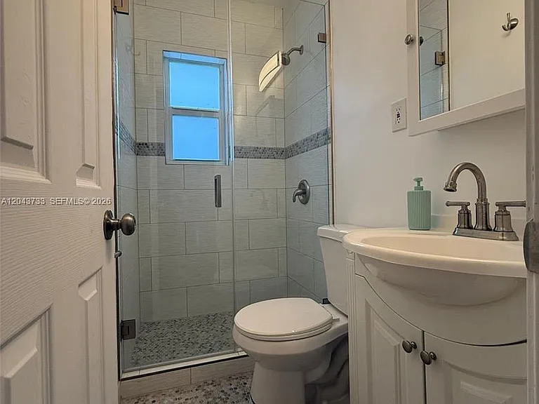 528 NE 70th St #TOP — Photo 12