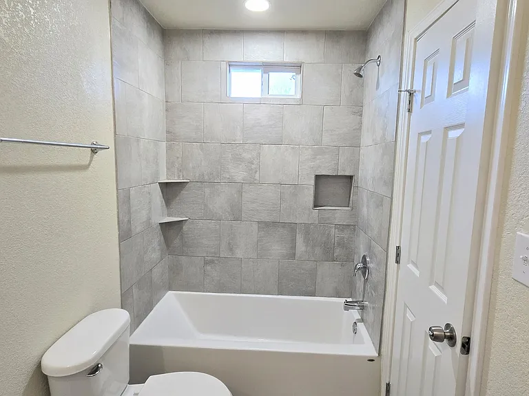 Segura St — Photo 26