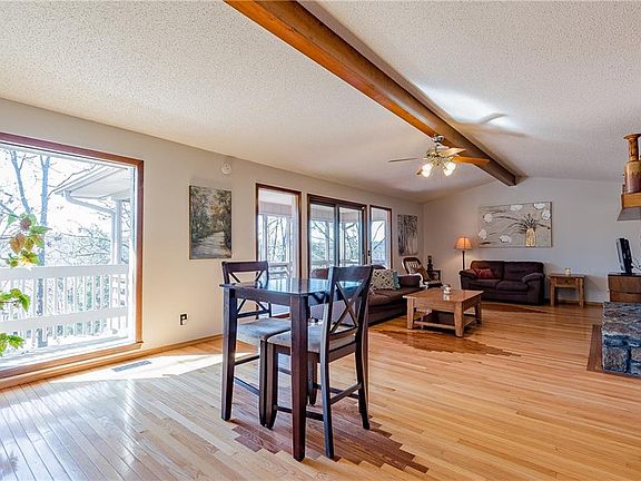 4th image of 39 Churchill Dr