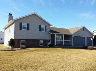 W5883 Hearthstone Dr, APPLETON, WI 54915