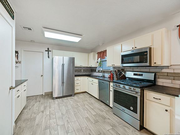 4th image of 9219 Brigadoon St