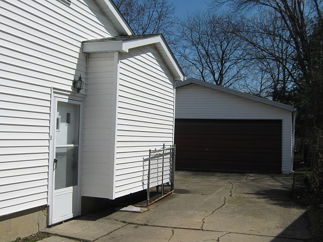 2nd image of 2085 Deerfield Dr