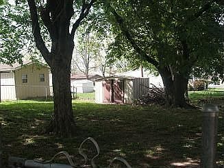 2nd image of 2110 Bloomfield Rd