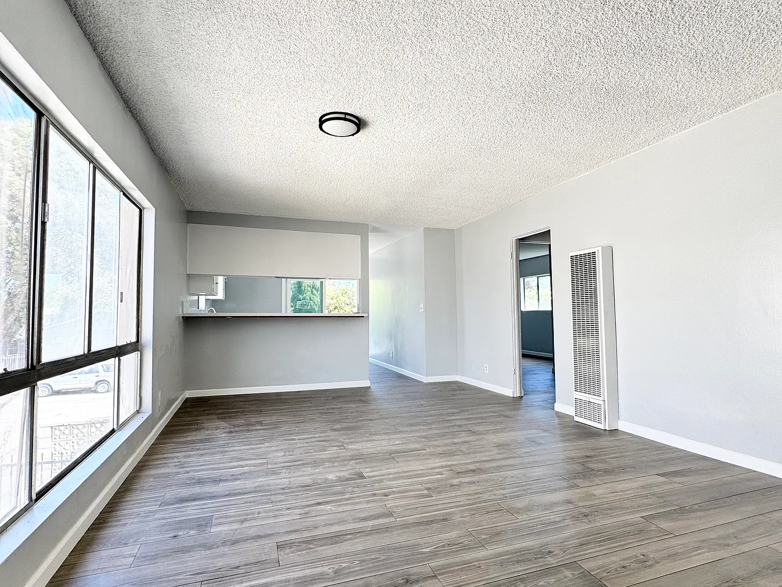 2 bed, 1.5 bath, 800 sqft, $2,249 — Photo 2