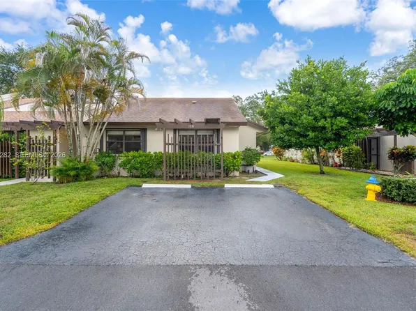 1551 NW 98th Way, Pembroke Pines, FL 33024
