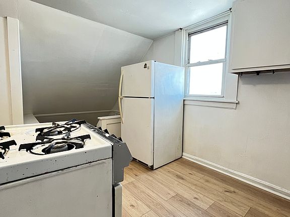 4th image of 3326 E 134th St Floor 3