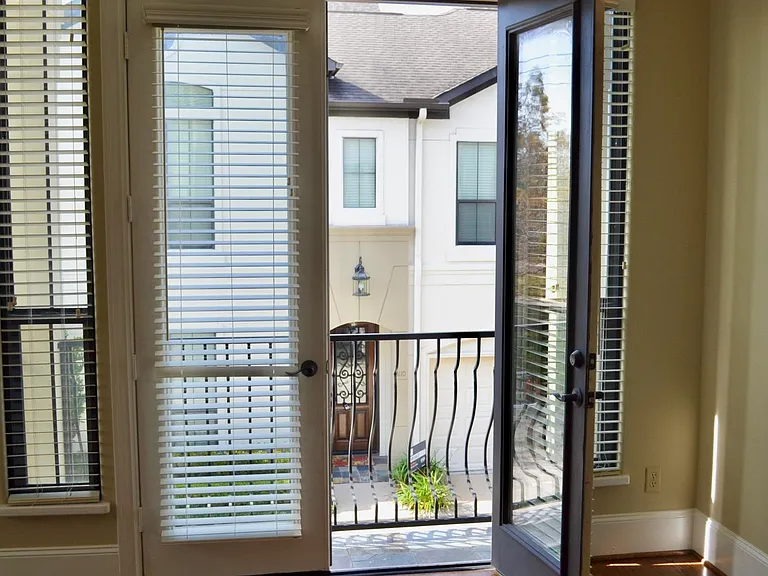 3127 Fairdale Oaks E — Photo 18
