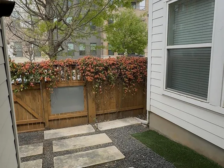 4726 Page St — Photo 15