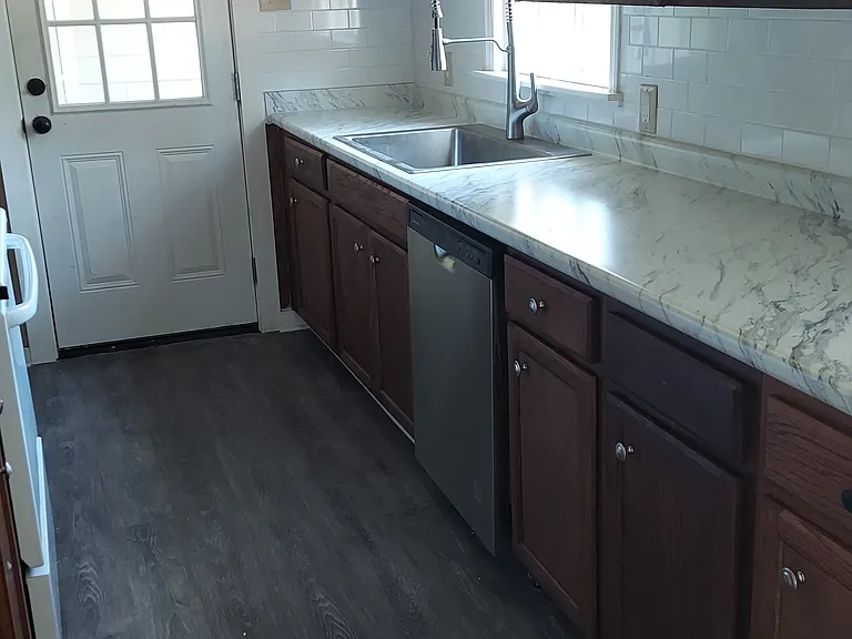 3864 Northview Dr — Photo 3