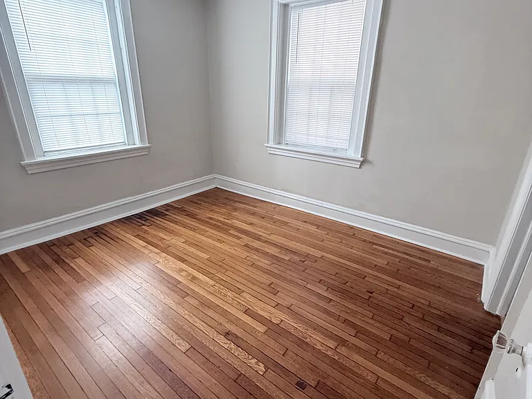 905 Roseneath Rd #2 — Photo 7