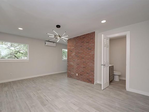 3rd image of 1747 Wroxton Ct APT 6