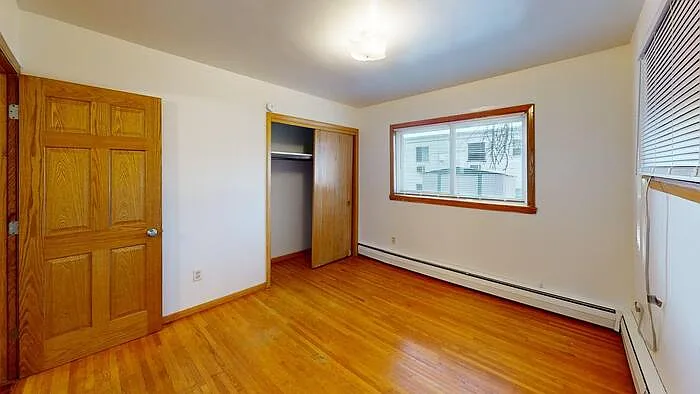 2 bed, 1.0 bath, $950 — Photo 4
