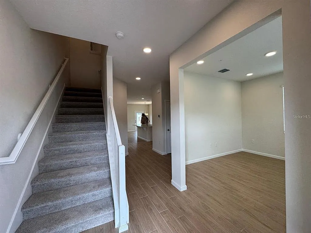 3 bed, 2.5 bath, 2147 sqft, $2,700 — Photo 3