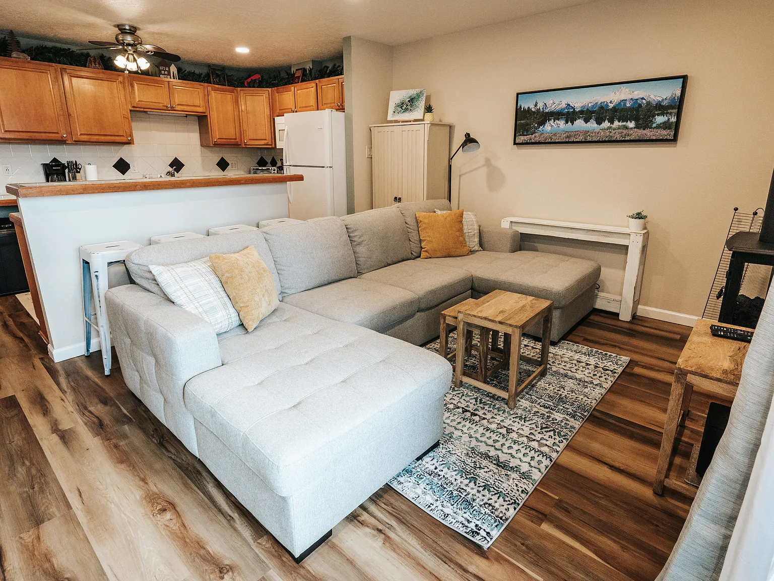3 bed, 988 sqft, $3,500 — Photo 2