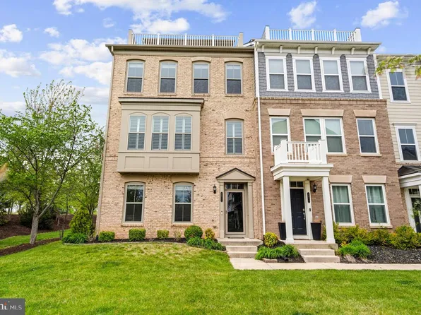 2011 Alder Ln, Dumfries, VA 22026