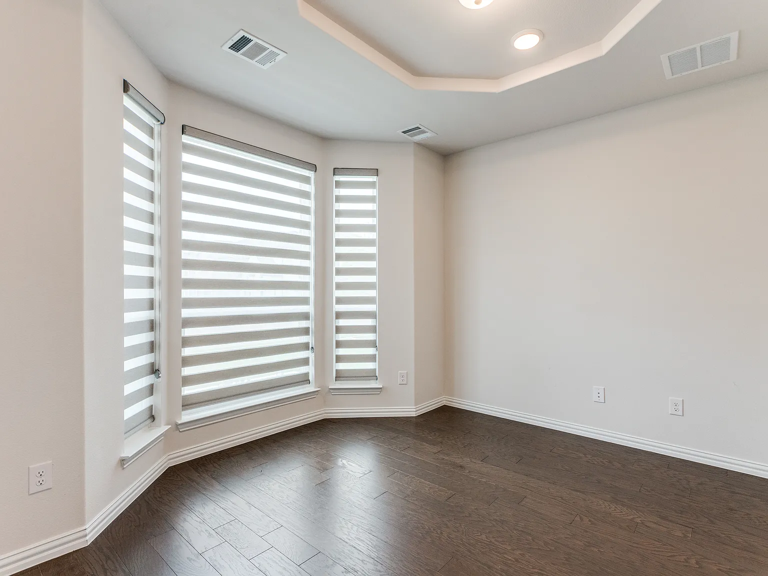 6 bed, 4009 sqft, $3,600 — Photo 4
