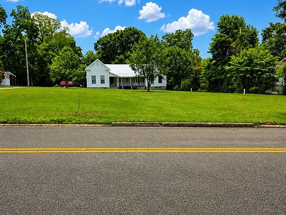 2nd image of 1846 Main St