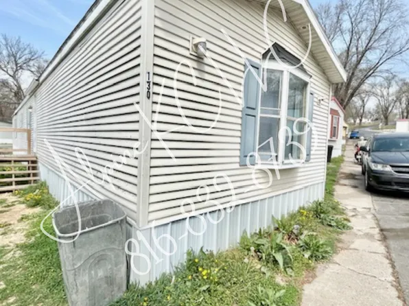 130 Countryside Ln, Saint Joseph, MO 64503