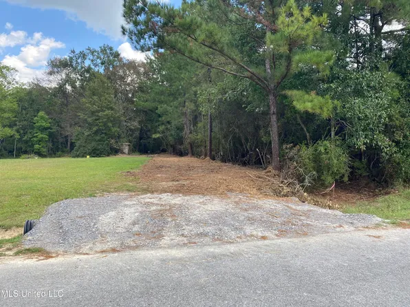 Tiffany Ln, Biloxi, MS 39532