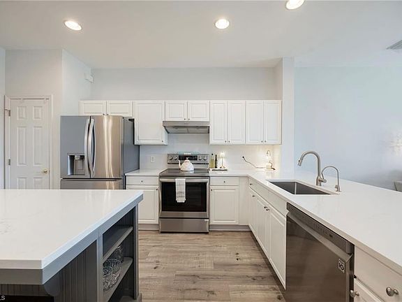 4th image of 1058 Albany CT