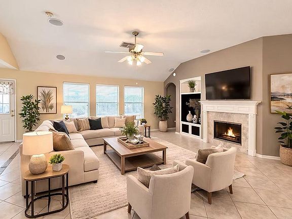 2nd image of 2314 Hannover Way