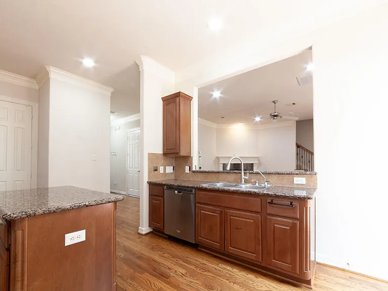 3206 Holly Thicket Dr — Photo 16
