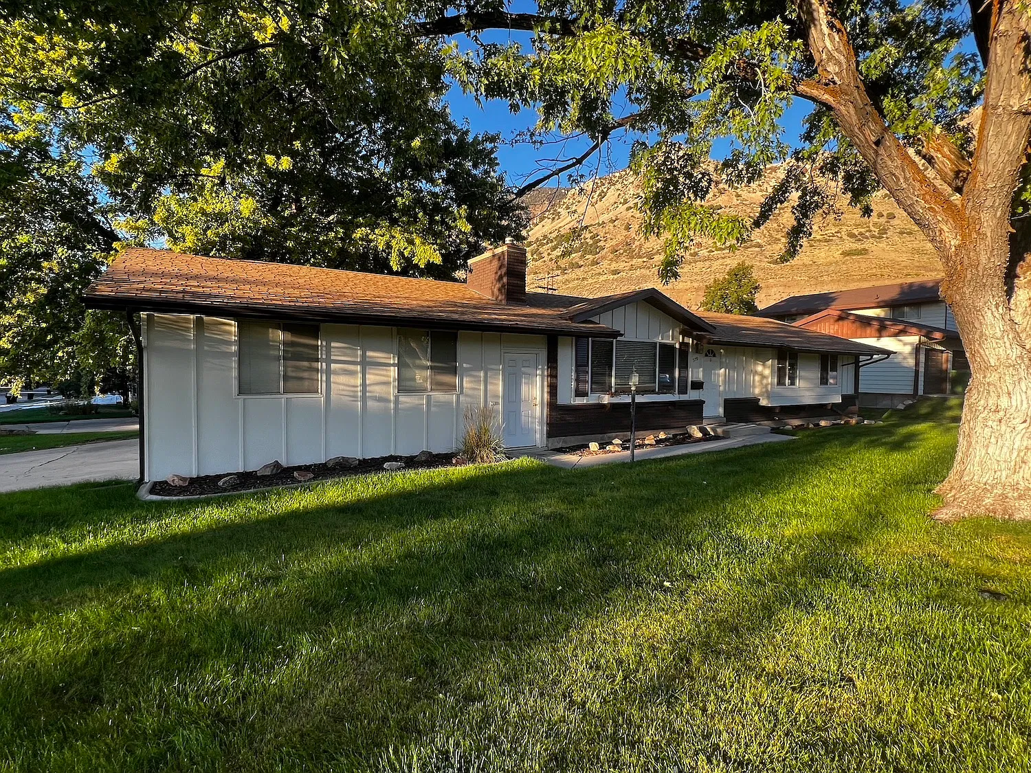 5 bed, 2.5 bath, 2304 sqft, $2,325 — Photo 4