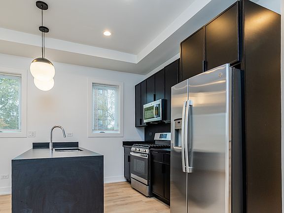 4th image of 6031 S Vernon Ave #1