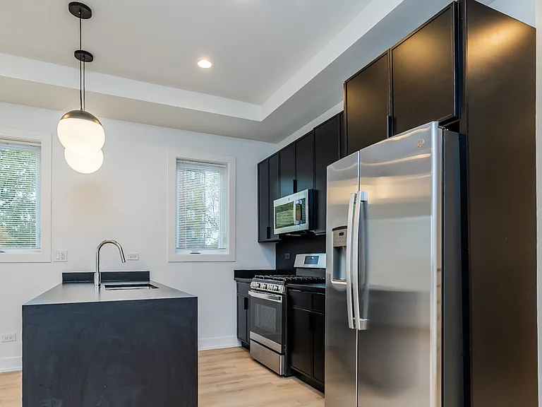 6031 S Vernon Ave #1 — Photo 4