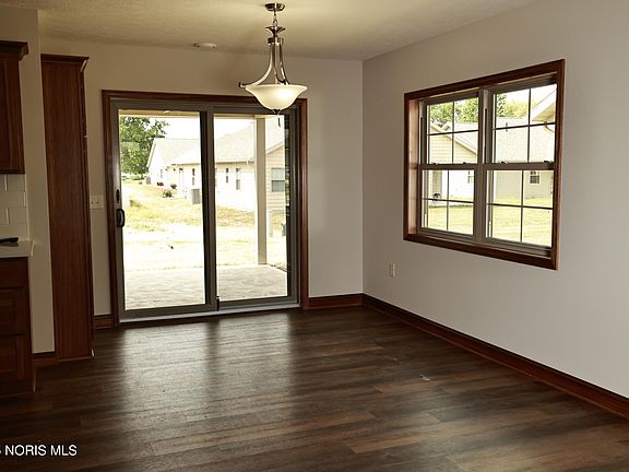5th image of 111 Kincora Dr