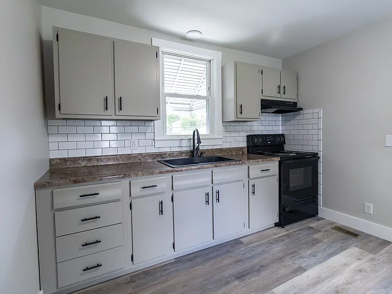 46 Saint Clair St — Photo 4