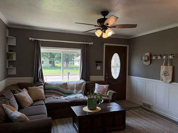 4th image of 1307 Barron Street