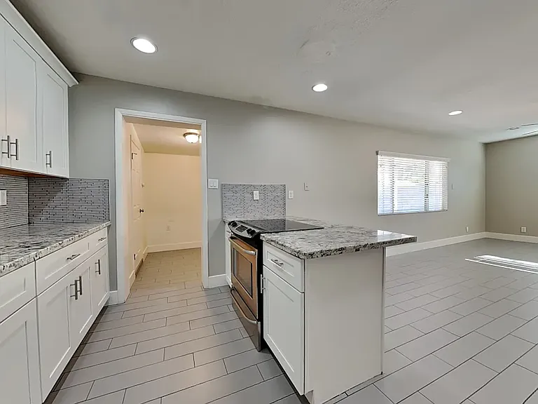 7907 E Latham St — Photo 9