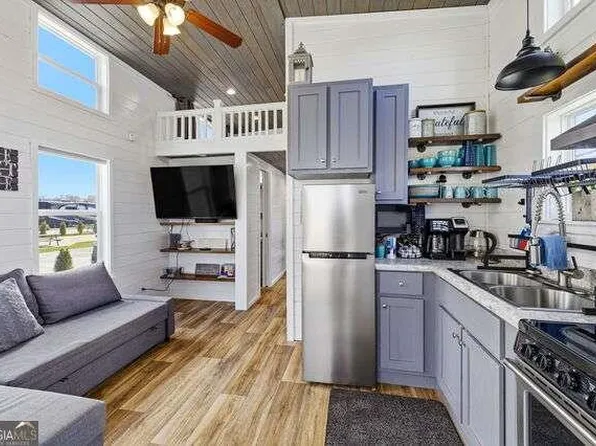 102 Mountain Meadows Dr, Morganton, GA 30560