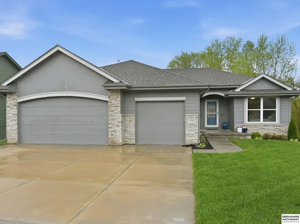 2725 N 189th St, Elkhorn, NE 68022