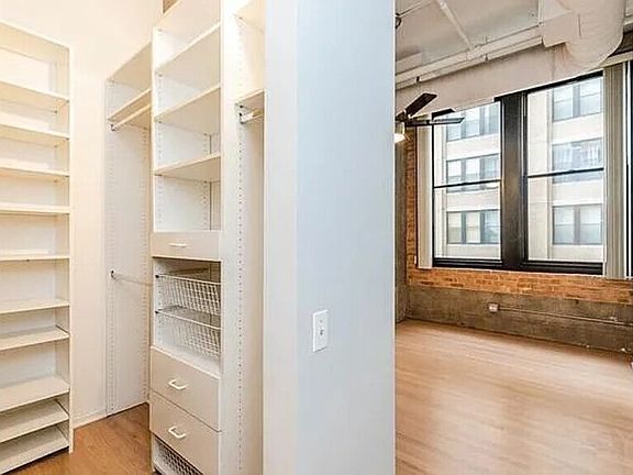 5th image of 728 W Jackson Blvd APT 413