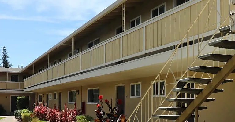 Mountain View Apartments — Photo 10
