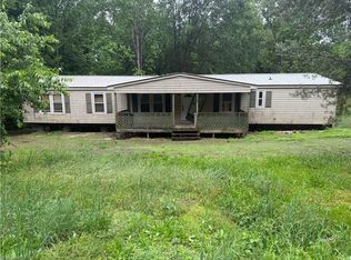 2102 Noahtown Rd, Thomasville, NC 27360