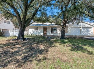 208 Eric Ln, Benbrook, TX 76126