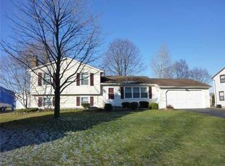 725 Close Cir, Webster, NY 14580