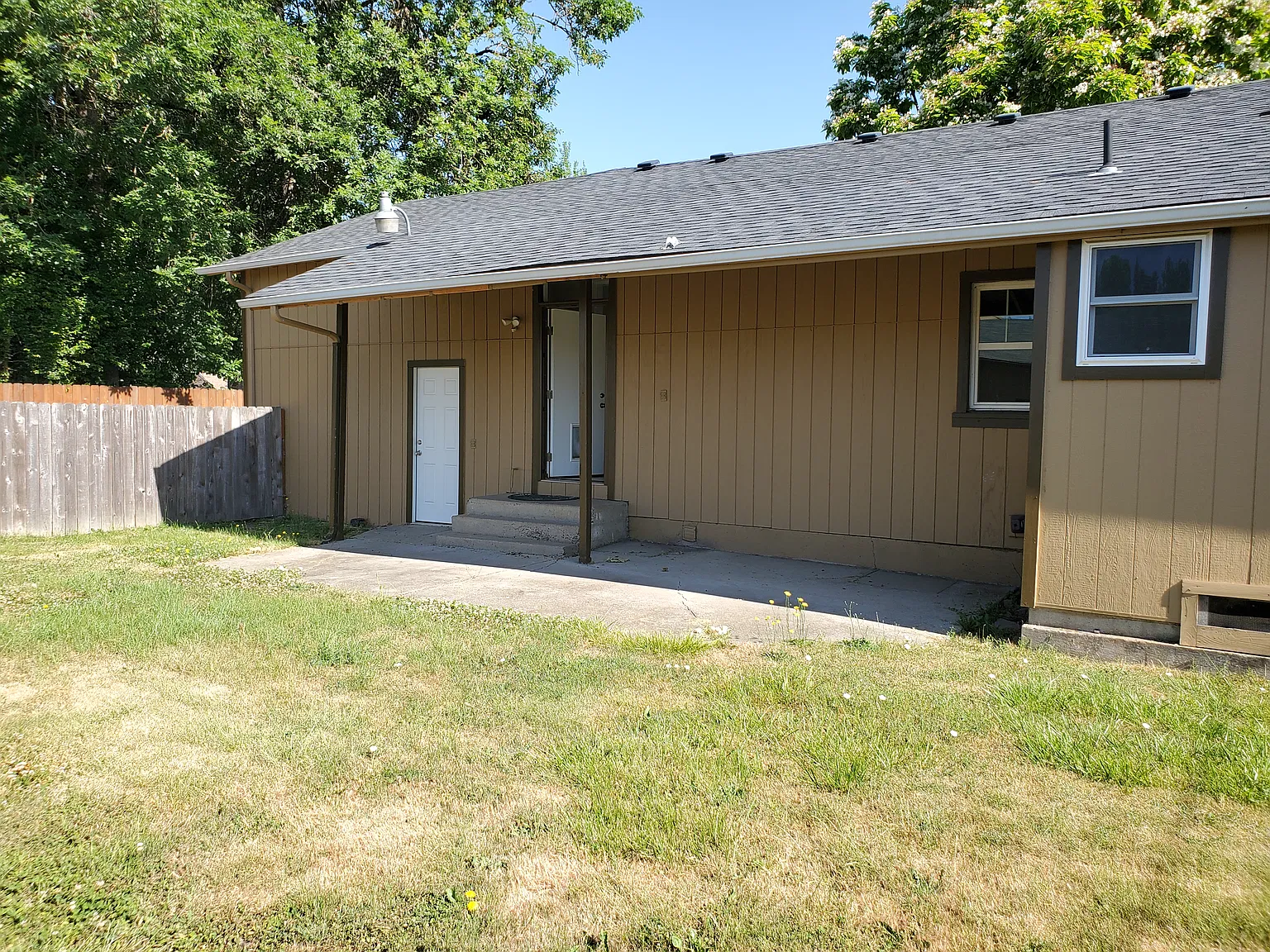3 bed, 1044 sqft, $2,150 — Photo 3