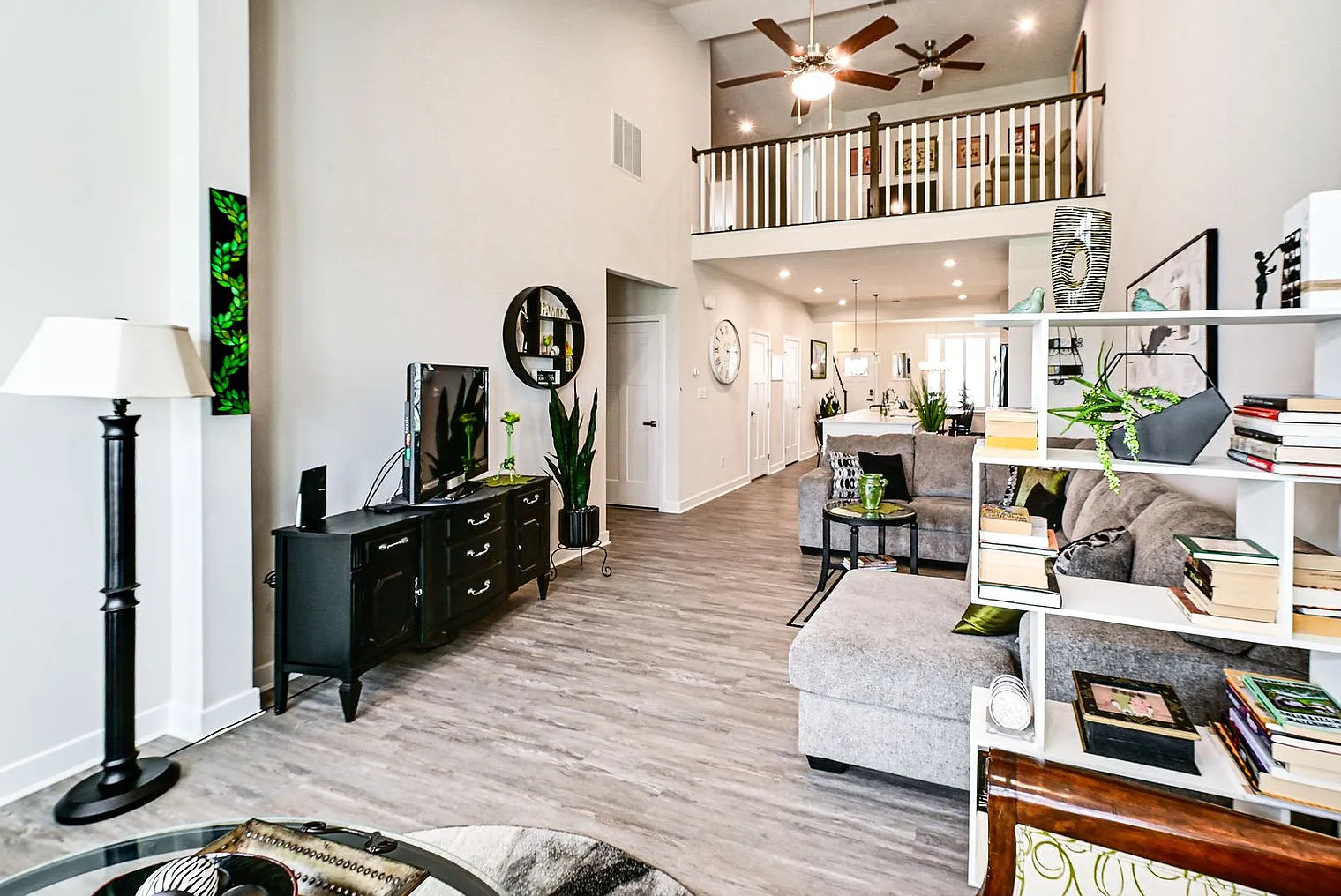 2 bed, 1.0 bath, 1194 sqft, $2,247 — Photo 3